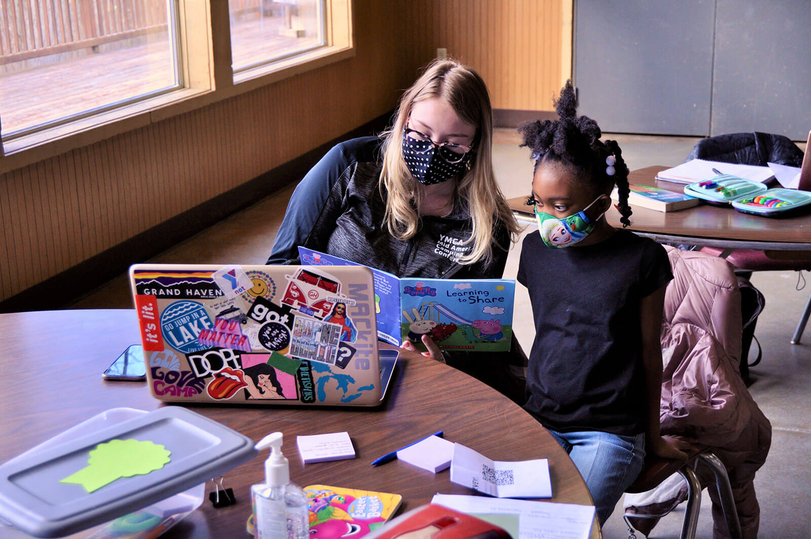 The Charles Stewart Mott Foundation support the Flint community by supporting education, as shown here, and through many other efforts. (Image via the Charles Stewart Mott Foundation website)